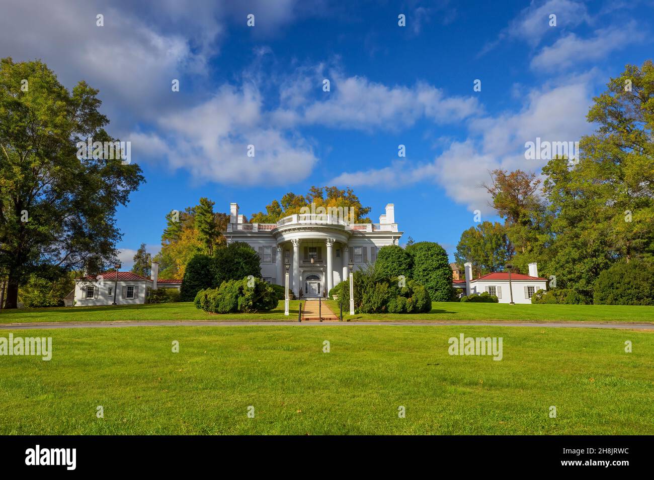 Kingsport, Tennessee, USA - 26. September 2021: Allandale Mansion und Anwesen, erbaut 150 im Besitz von Harvey und Ruth Brooks, die Black Angus Katze großgezogen haben Stockfoto