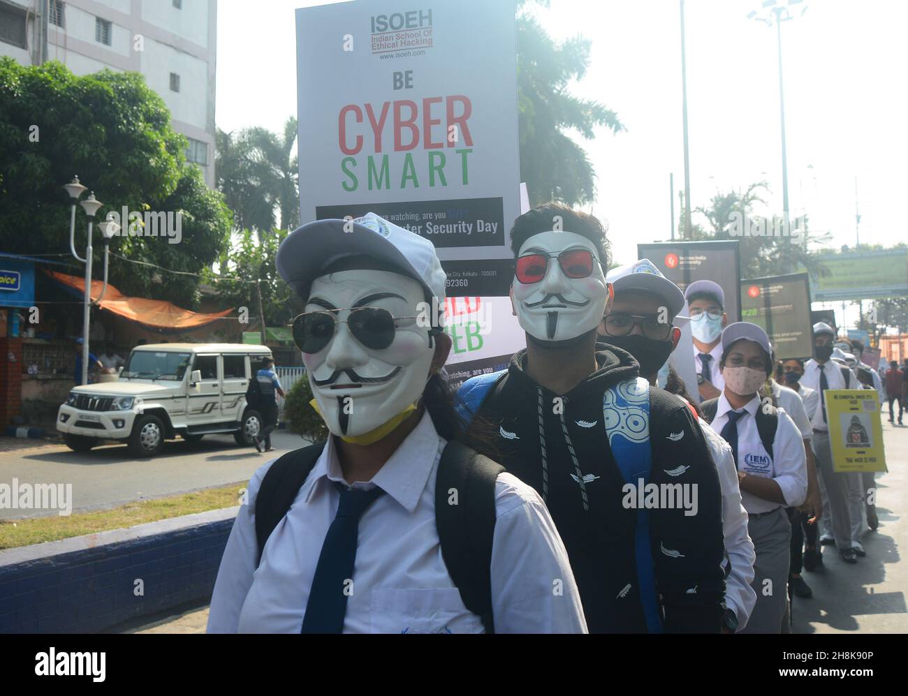 Kalkutta, Westbengalen, Indien. 30th. November 2021. Die Stadt der Freude wird Zeuge ihres ersten Cyber-Sicherheitsbewusstseins sein, um ein Massenbewusstsein für Cyber-Sicherheit zu schaffen, die Indian School of Ethical Hacking (ISOEH) veranstaltete eine Kundgebung zum Thema Cyber-Sicherheit. Der Tag der nationalen Computersicherheit hängt jeden 30. November von unserer Aufmerksamkeit ab, denn die Cybersicherheit wirkt sich auf alles aus, von der Bank bis zur Verwendung unseres Geldes. Die Sicherheit von Menschen und Unternehmen im Internet hat weltweit höchste Priorität. (Bild: © Rahul Sadhukhan/Pacific Press via ZUMA Press Wire) Stockfoto