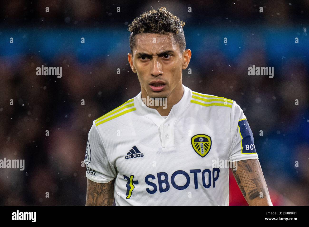 LEEDS, ENGLAND - 30. NOVEMBER: Raphinha von Leeds United während des Premier League-Spiels zwischen Leeds United und Crystal Palace in der Elland Road am 30. November 2021 in Leeds, England. (Foto von Sebastian Frej) Stockfoto