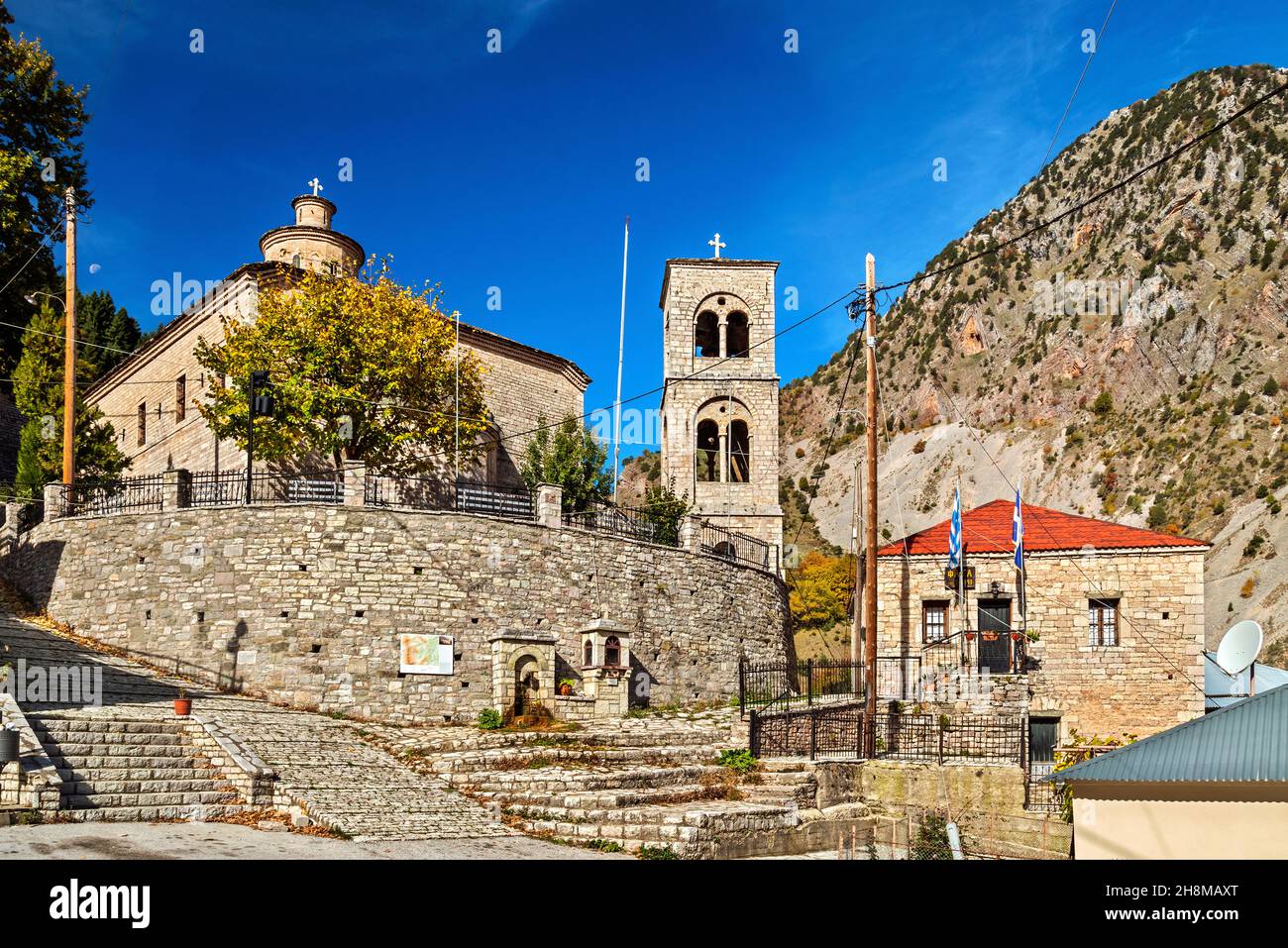 Agia Paraskevi Kirche, in Agia Paraskevi Dorf (alter Name 'Tzourtzia'), Aspropotamos Region, Trikala, Thessalien, Griechenland. Stockfoto