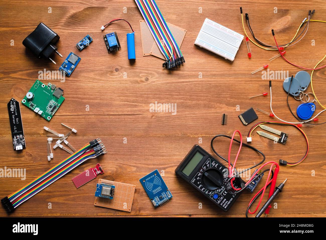 Draufsicht auf elektronische Bauteile wie Leiterplatten Stockfoto