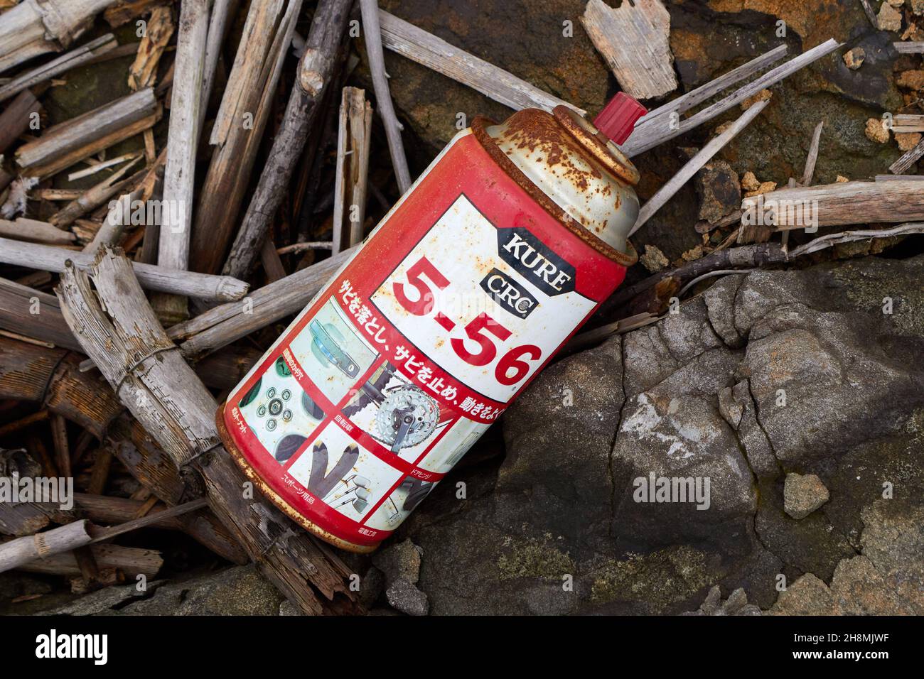 Kure CRC 5-56 kein Rostschmierstoff, rostig kann am Ufer ausgewaschen werden Stockfoto