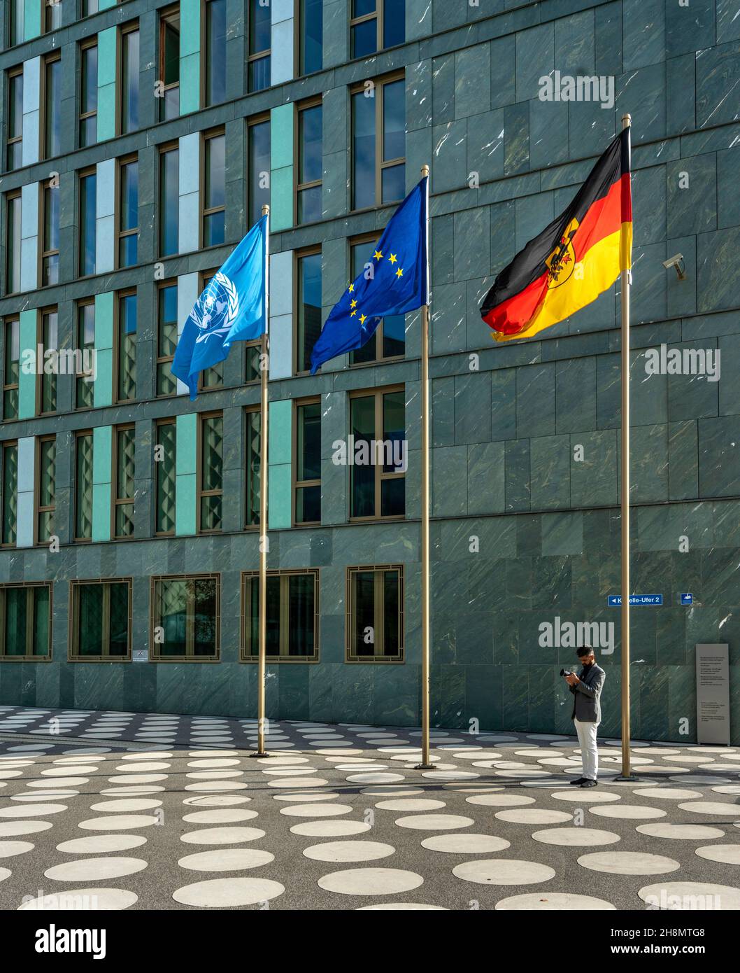 Flaggen beim Bundesministerium für Familie am Kapelle Ufer, Berlin Stockfoto