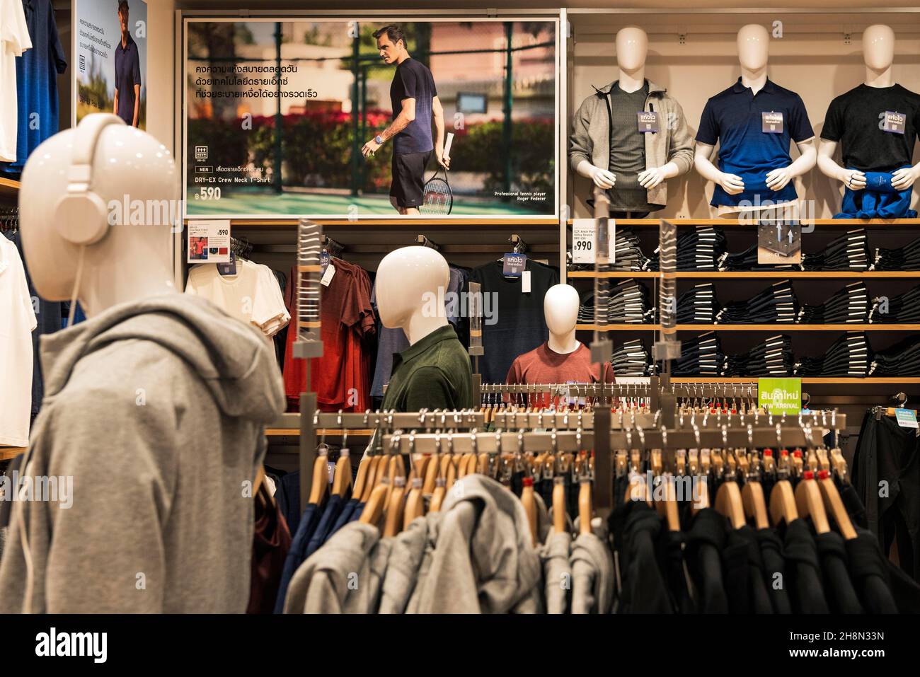 Roger Federer Anzeige im UNIQLO Shop Terminal 21, Pattaya Stockfoto