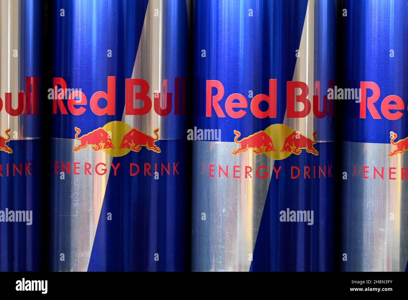 Red Bull Dosen Stockfoto