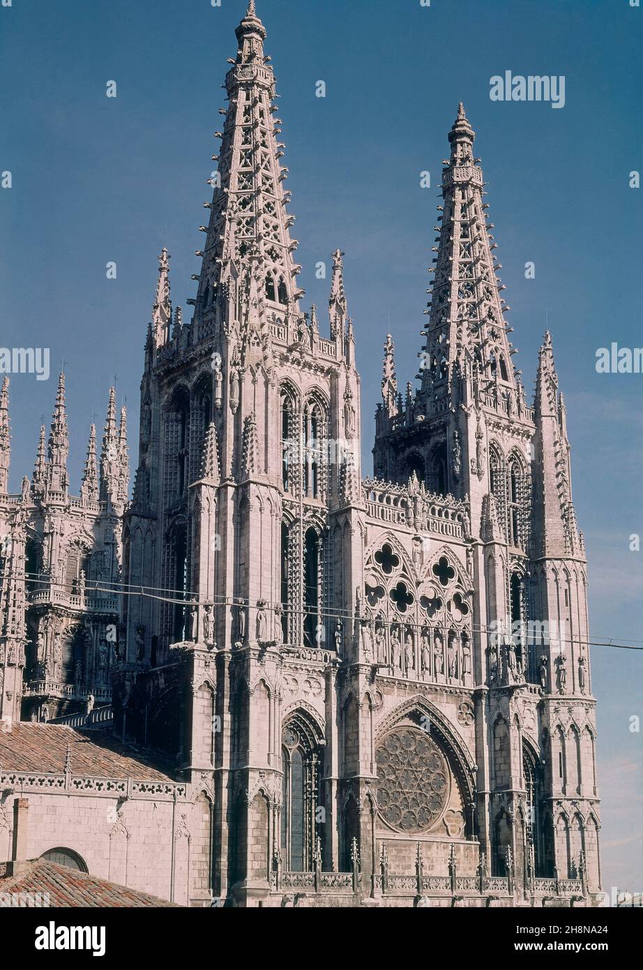 VISTA DE LA FACHADA PRINCIPAL GOTICA-PUERTA DE STA MARIA/REAL/PERDON S XIII - FOTO AÑOS 60. Lage: CATEDRAL-EXTERIOR. BURGOS. SPANIEN. Stockfoto
