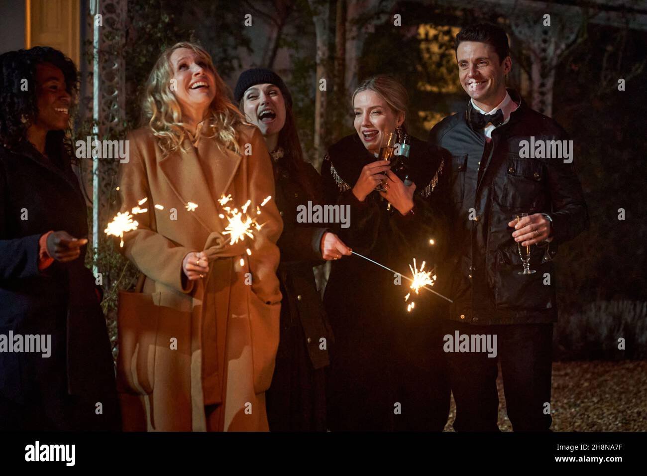 KEIRA KNIGHTLEY, MATTHEW GOODE und ANNABELLE WALLIS in SILENT NIGHT (2021), Regie: CAMILLE GRIFFIN. Bild: Marv Films / Maven Screen Media / Album Stockfoto