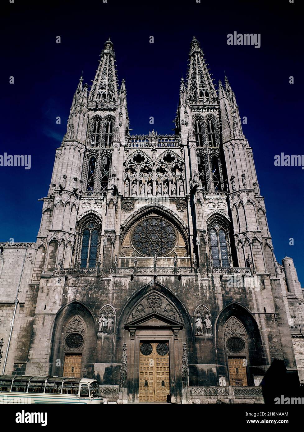 VISTA DE LA FACHADA PRINCIPAL GOTICA-PUERTA DE STA MARIA/REAL/PERDON S XIII - FOTO AÑOS 60. Lage: CATEDRAL-EXTERIOR. BURGOS. SPANIEN. Stockfoto