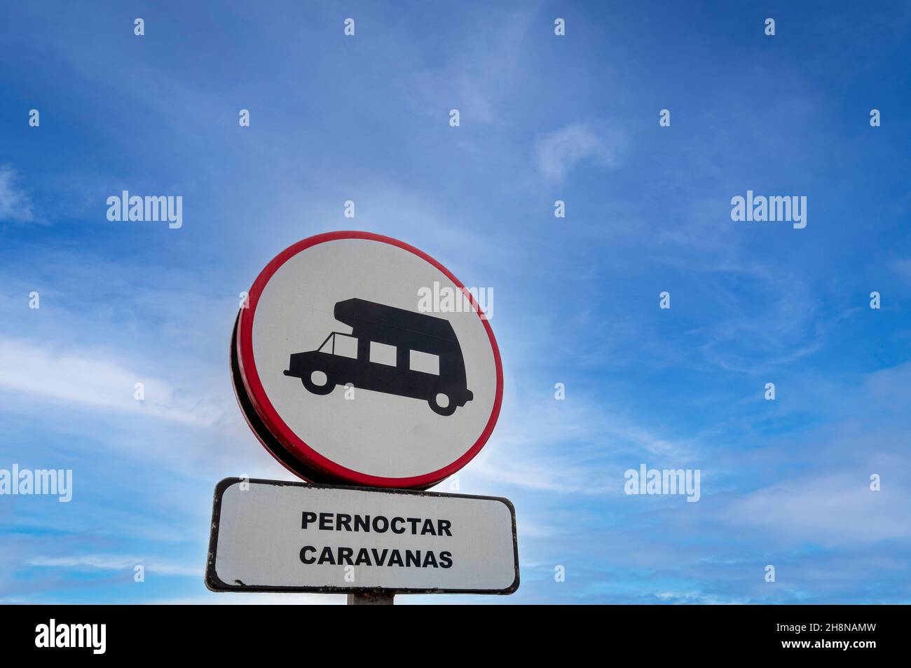 Schild für Wohnmobil und Caravan-Parkplatz in Spanien Stockfoto