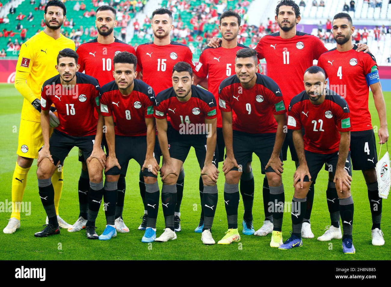 Fußball - Arabischer Pokal - Gruppe D - Ägypten gegen Libanon - Al Thumama  Stadium, Doha, Katar - 1. Dezember 2021 Ägyptische Spieler posieren vor dem  Spiel FÜR ein Gruppenfoto der Mannschaft REUTERS/Amr Abdallah Dalsh  Stockfotografie - Alamy