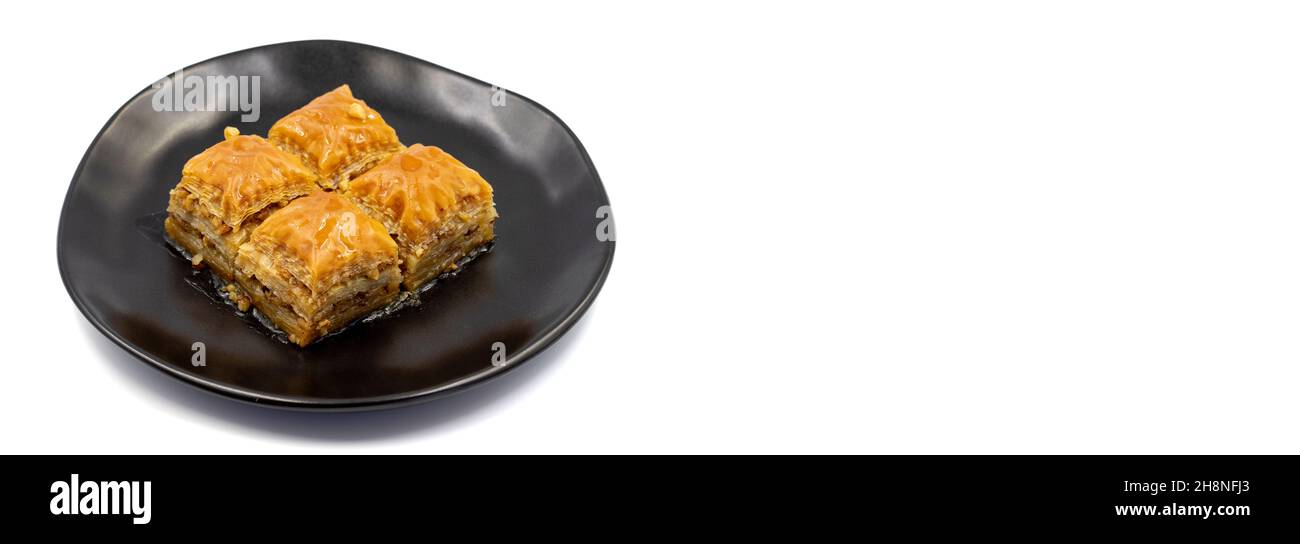 Walnuss Baklava auf weißem Hintergrund. Türkischer Stil Walnuss Baklava Präsentation und Service. Leerer Raum für Text. Speicherplatz kopieren Stockfoto