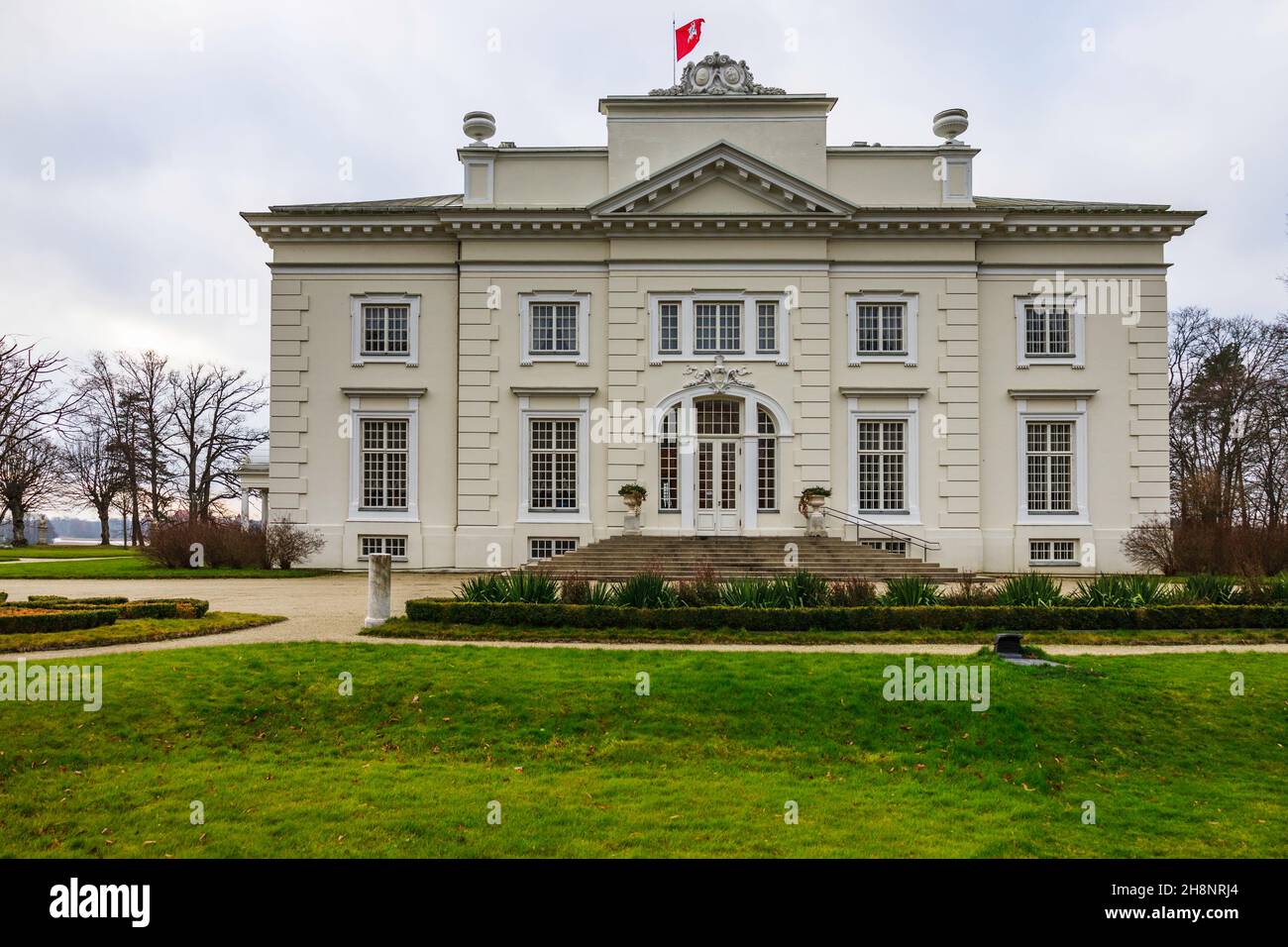 Bescheidenes neoklassizistisches Wohnhaus von Uzutrakis Stockfoto