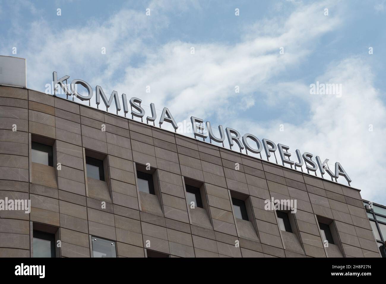 Warschau, Polen - Juni 05,2021: Gebäude, Vertretung der Europäischen Kommission in Polen. Schild singen. Stockfoto