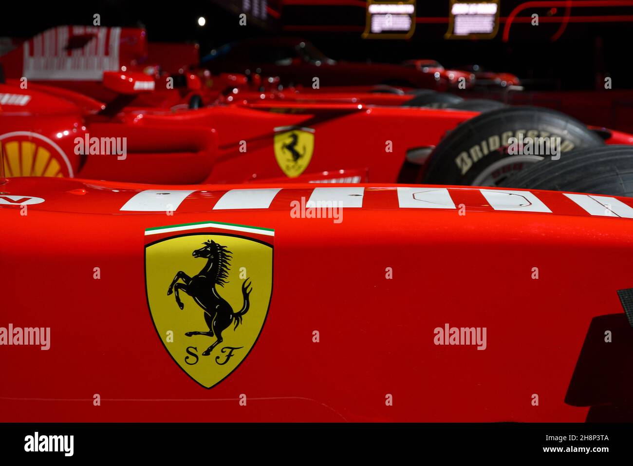 Scarperia, Mugello - 19. November 2021: Detail des Ferrari-Emblems auf Formel-1-Fahrzeugen, das während des Finali Mondiali Ferrari 2021 auf dem Mugello Circuit in ausgestellt wurde Stockfoto