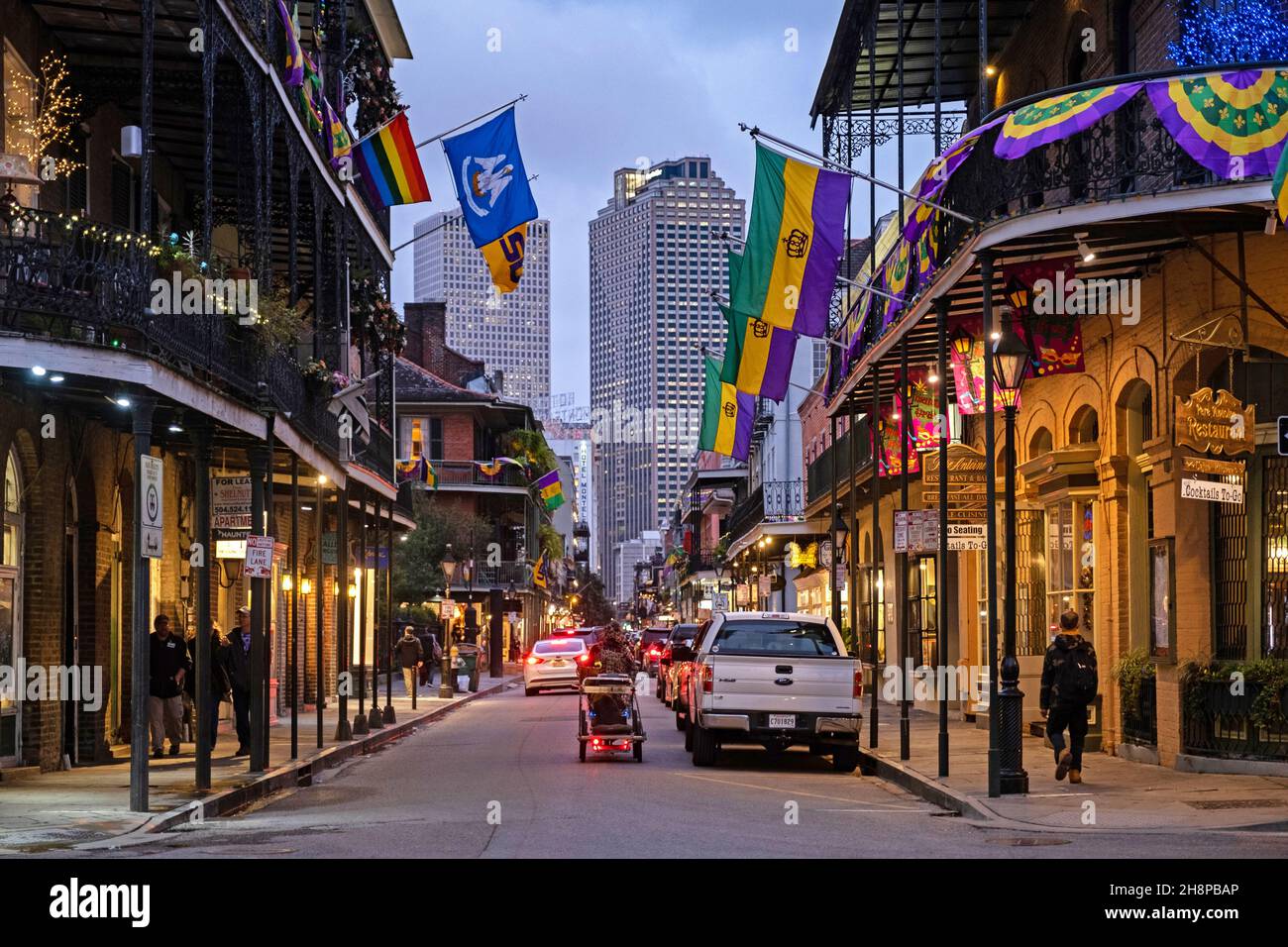Restaurants und Hotels in Royal Street, French Quarter / Vieux Carré, ältestes Viertel der Stadt New Orleans, Louisiana, USA / USA Stockfoto