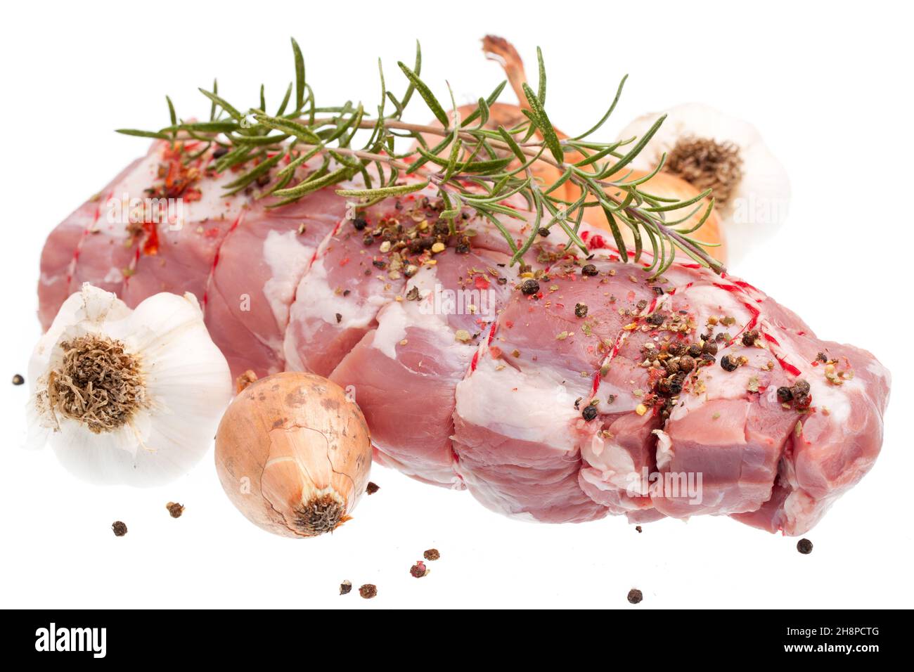 Lammbraten mit Zutaten Lammbraten, Lamm, roh, Zwiebel, Kräuter, Knoblauch, Rosmarin, Pfeffer, schwarz, Gemüse Stockfoto