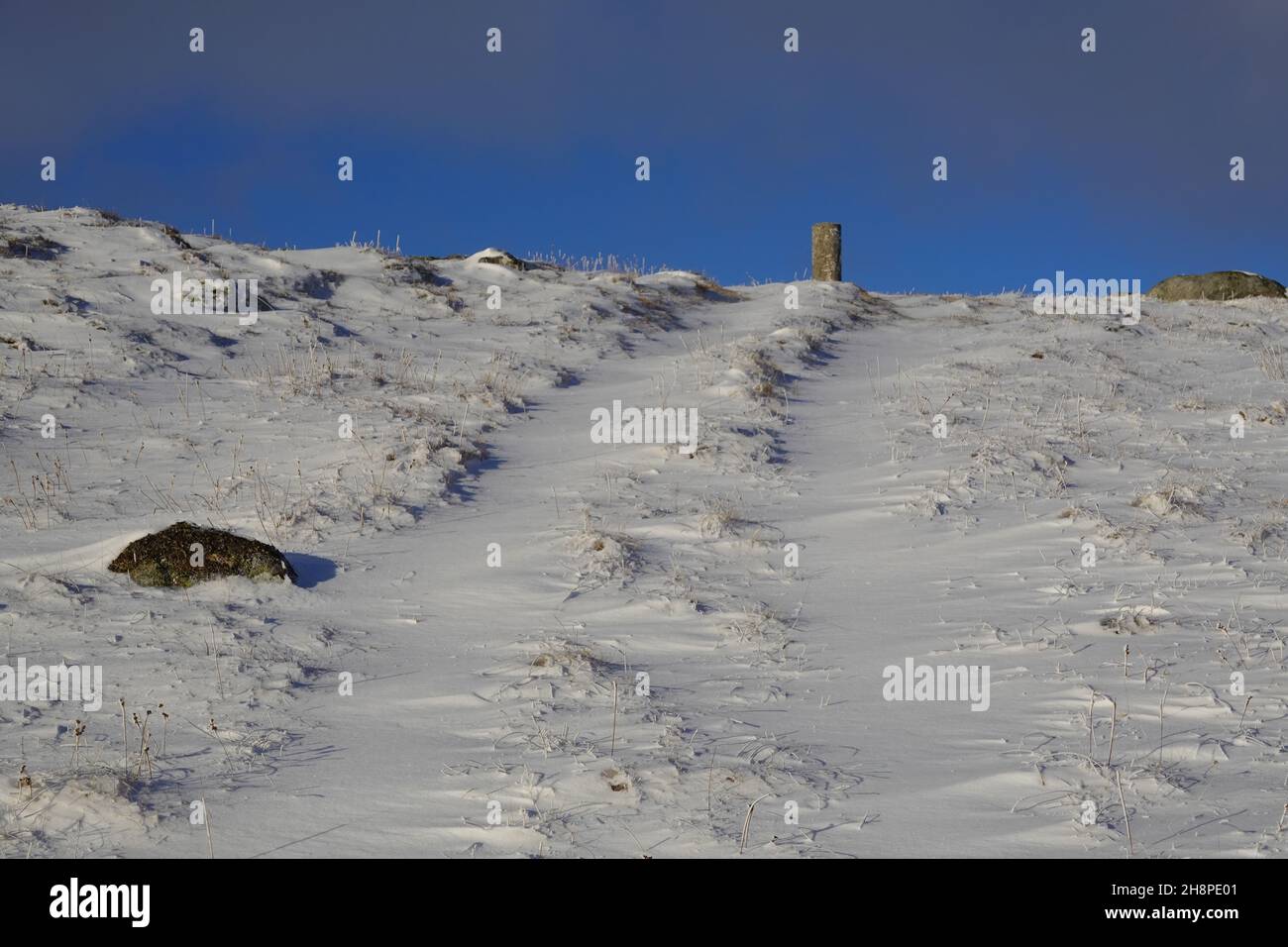 Trig Point auf dem Gipfel von Stob na Cruaiche, Rannoch Moor, Schottische Highlands Stockfoto