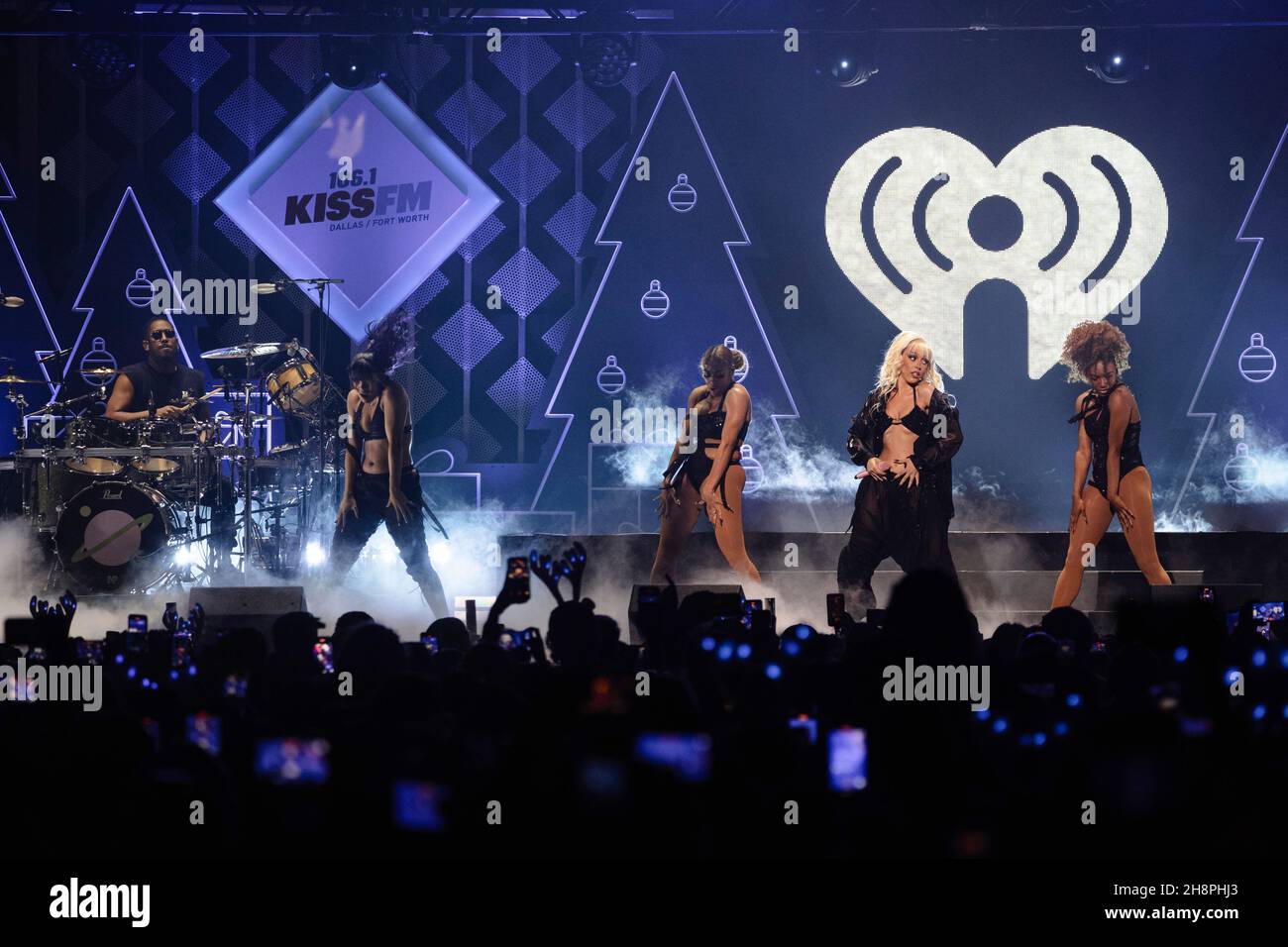 FORT WORTH, TEXAS - 30. NOVEMBER: Doja Cat tritt auf der Bühne während des Jingle Ball 2021 von iHeartRadio 106,1 von KISS FM, präsentiert von Capital One, am 30. November 2021 in Fort Worth, Texas, in der Dickies Arena auf. Foto:Rachel Parker/imageSPACE/Sipa USA Credit: SIPA USA/Alamy Live News Stockfoto