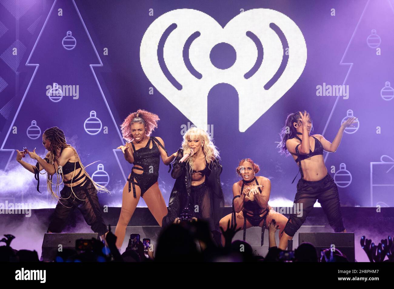 FORT WORTH, TEXAS - 30. NOVEMBER: Doja Cat tritt auf der Bühne während des Jingle Ball 2021 von iHeartRadio 106,1 von KISS FM, präsentiert von Capital One, am 30. November 2021 in Fort Worth, Texas, in der Dickies Arena auf. Foto:Rachel Parker/imageSPACE/Sipa USA Credit: SIPA USA/Alamy Live News Stockfoto