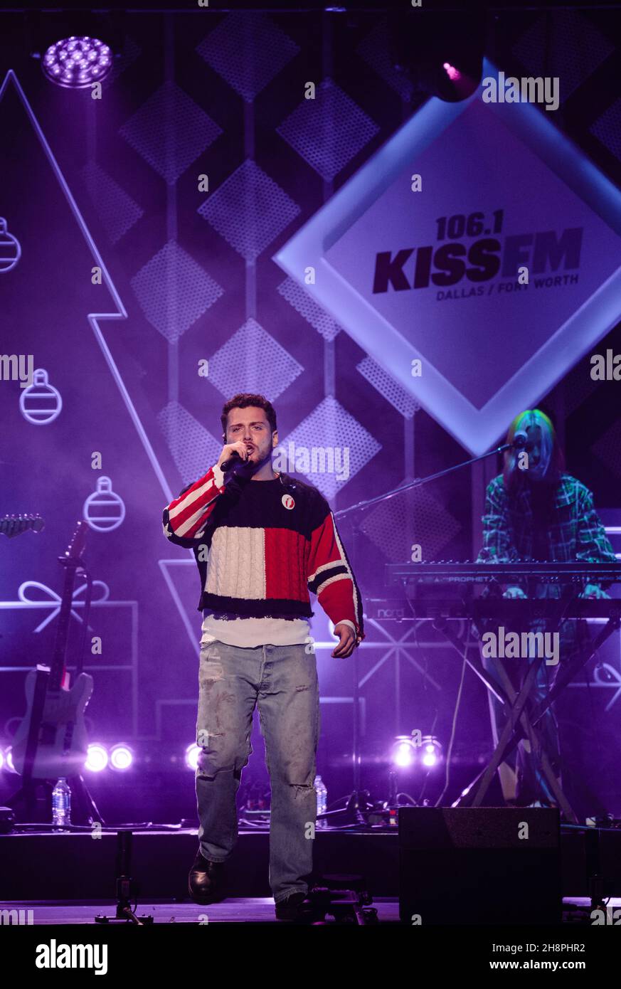 FORT WORTH, TEXAS - 30. NOVEMBER: Bazzi tritt während des Jingle Ball 2021 von iHeartRadio 106,1 von KISS FM auf, präsentiert von Capital One in der Dickies Arena am 30. November 2021 in Fort Worth, Texas. Foto:Rachel Parker/imageSPACE/Sipa USA Credit: SIPA USA/Alamy Live News Stockfoto