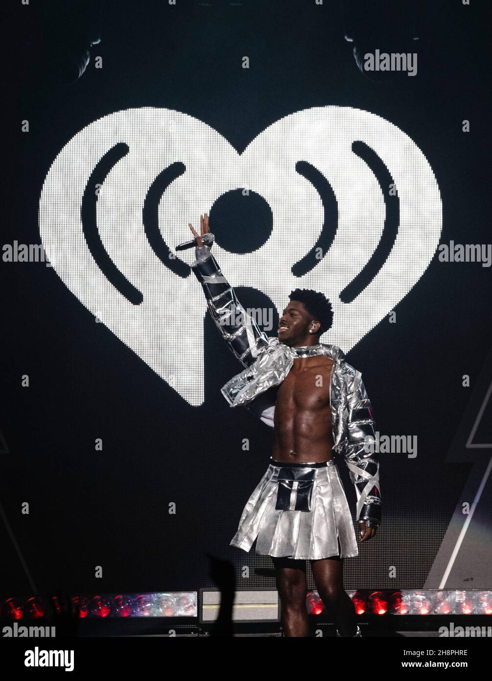 FORT WORTH, TEXAS - 30. NOVEMBER: Lil NAS X tritt während des Jingle 106,1 Ball 2021 von KISS FM auf der Bühne auf, präsentiert von Capital One in der Dickies Arena am 30. November 2021 in Fort Worth, Texas. Foto:Rachel Parker/imageSPACE/Sipa USA Credit: SIPA USA/Alamy Live News Stockfoto