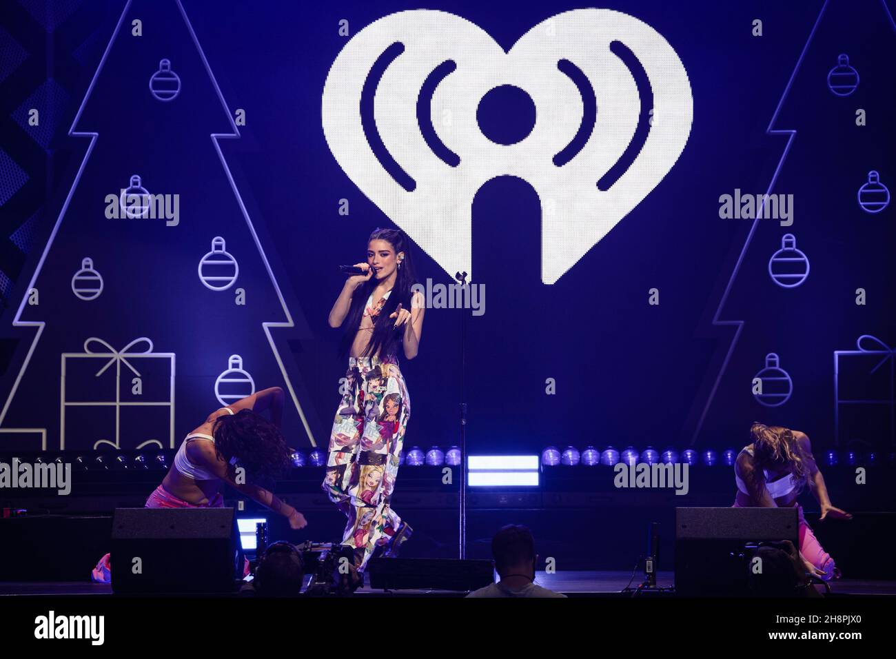 FORT WORTH, TEXAS - 30. NOVEMBER: Dixie D'Amelio tritt während des Jingle Ball 2021 von KISS FM auf der Bühne von iHeartRadio 106,1 auf, präsentiert von Capital One in der Dickies Arena am 30. November 2021 in Fort Worth, Texas. Foto:Rachel Parker/imageSPACE/Sipa USA Credit: SIPA USA/Alamy Live News Stockfoto