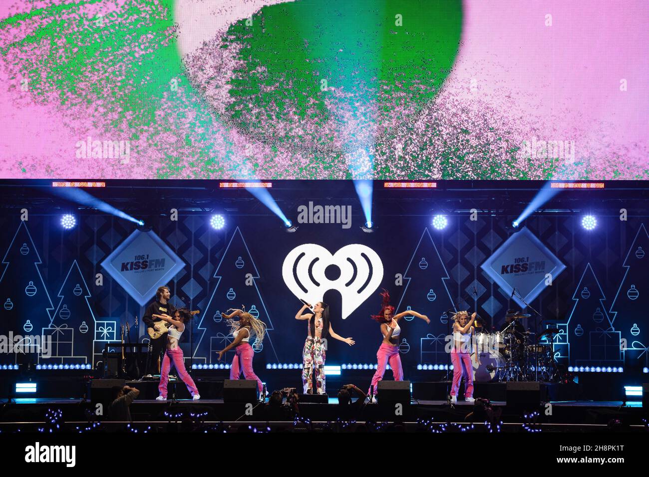 FORT WORTH, TEXAS - 30. NOVEMBER: Dixie D'Amelio tritt während des Jingle Ball 2021 von KISS FM auf der Bühne von iHeartRadio 106,1 auf, präsentiert von Capital One in der Dickies Arena am 30. November 2021 in Fort Worth, Texas. Foto:Rachel Parker/imageSPACE/Sipa USA Credit: SIPA USA/Alamy Live News Stockfoto