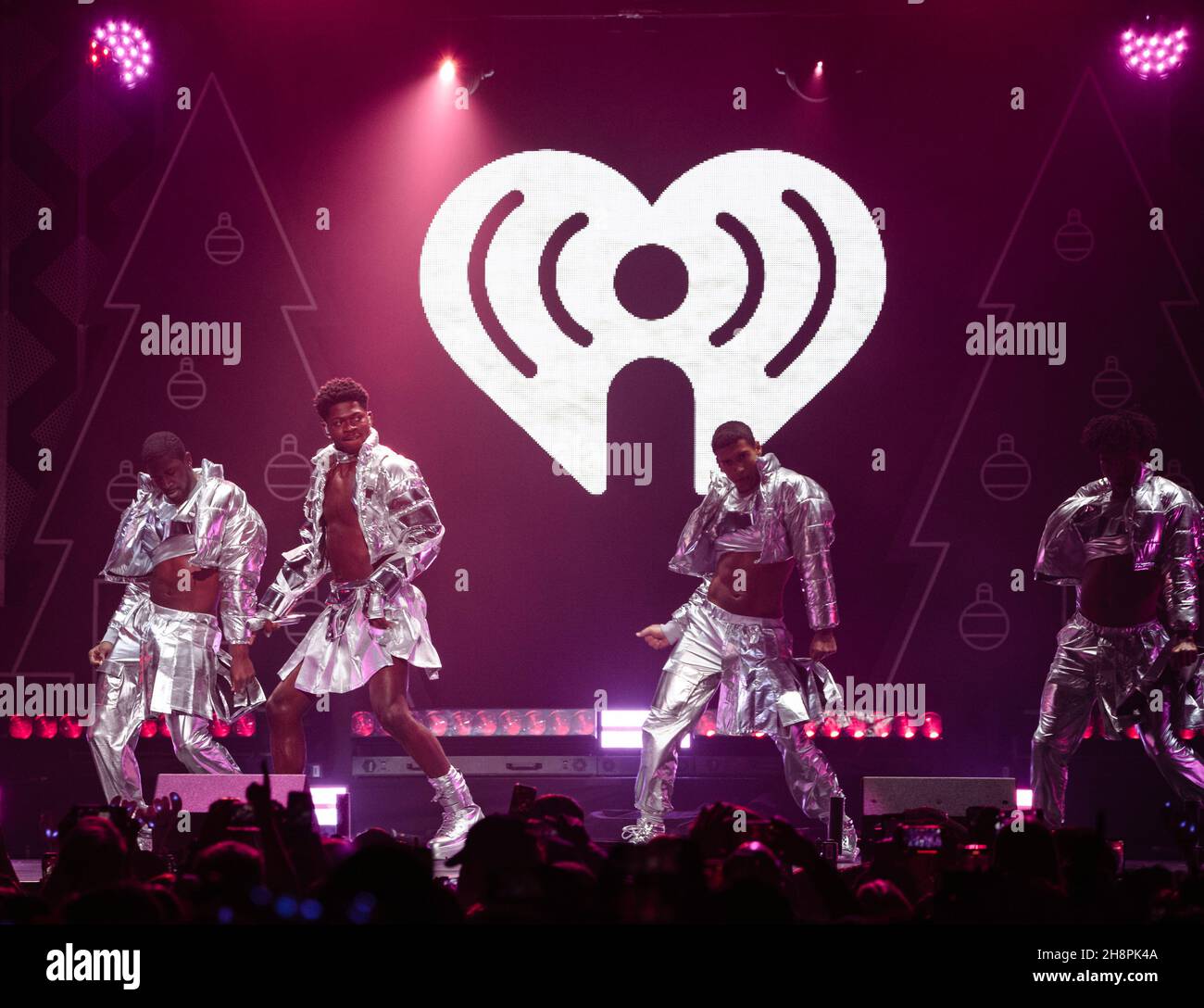 FORT WORTH, TEXAS - 30. NOVEMBER: Lil NAS X tritt während des Jingle 106,1 Ball 2021 von KISS FM auf der Bühne auf, präsentiert von Capital One in der Dickies Arena am 30. November 2021 in Fort Worth, Texas. Foto:Rachel Parker/imageSPACE/Sipa USA Credit: SIPA USA/Alamy Live News Stockfoto