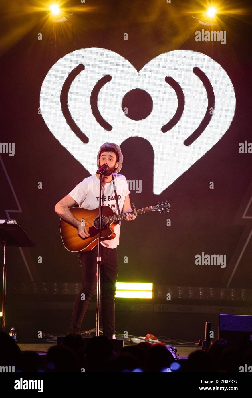 FORT WORTH, TEXAS - 30. NOVEMBER: AJR - Jack Met tritt während des Jingle Ball 2021 von iHeartRadio 106,1 von KISS FM auf der Bühne auf, präsentiert von Capital One in der Dickies Arena am 30. November 2021 in Fort Worth, Texas. Foto:Rachel Parker/imageSPACE/Sipa USA Credit: SIPA USA/Alamy Live News Stockfoto