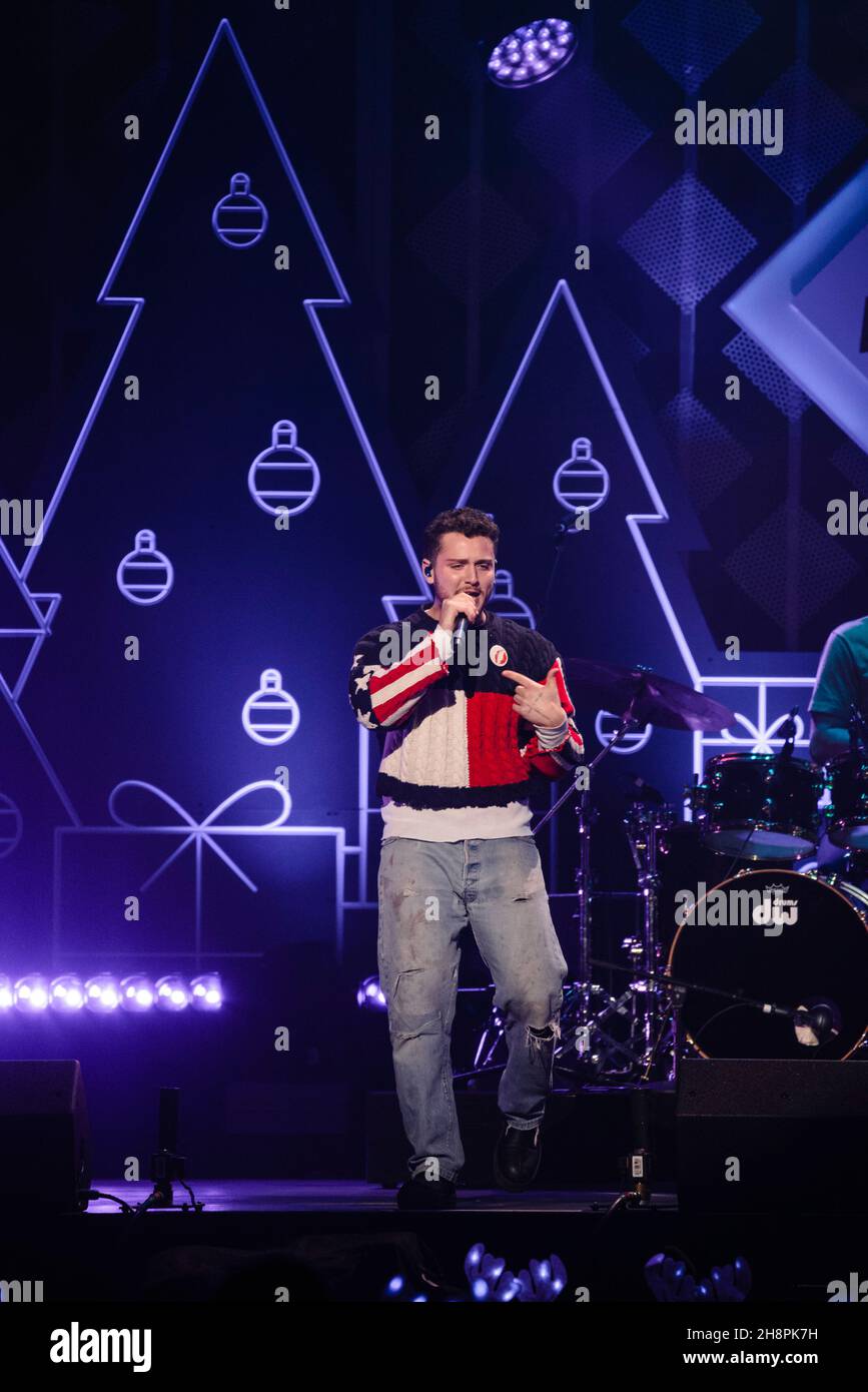 FORT WORTH, TEXAS - 30. NOVEMBER: Bazzi tritt während des Jingle Ball 2021 von iHeartRadio 106,1 von KISS FM auf, präsentiert von Capital One in der Dickies Arena am 30. November 2021 in Fort Worth, Texas. Foto:Rachel Parker/imageSPACE/Sipa USA Credit: SIPA USA/Alamy Live News Stockfoto