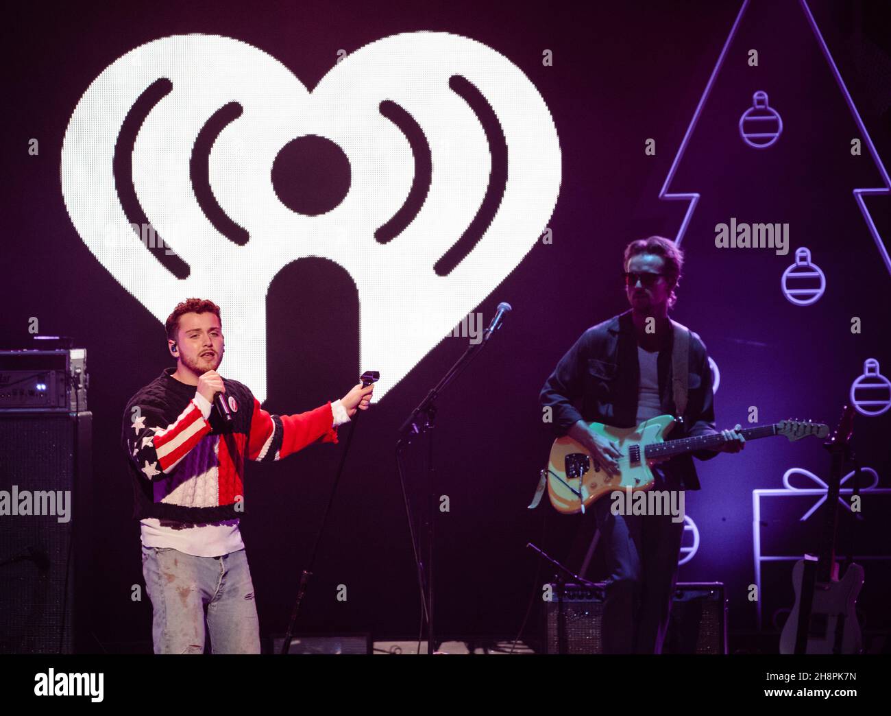 FORT WORTH, TEXAS - 30. NOVEMBER: Bazzi tritt während des Jingle Ball 2021 von iHeartRadio 106,1 von KISS FM auf, präsentiert von Capital One in der Dickies Arena am 30. November 2021 in Fort Worth, Texas. Foto:Rachel Parker/imageSPACE/Sipa USA Credit: SIPA USA/Alamy Live News Stockfoto