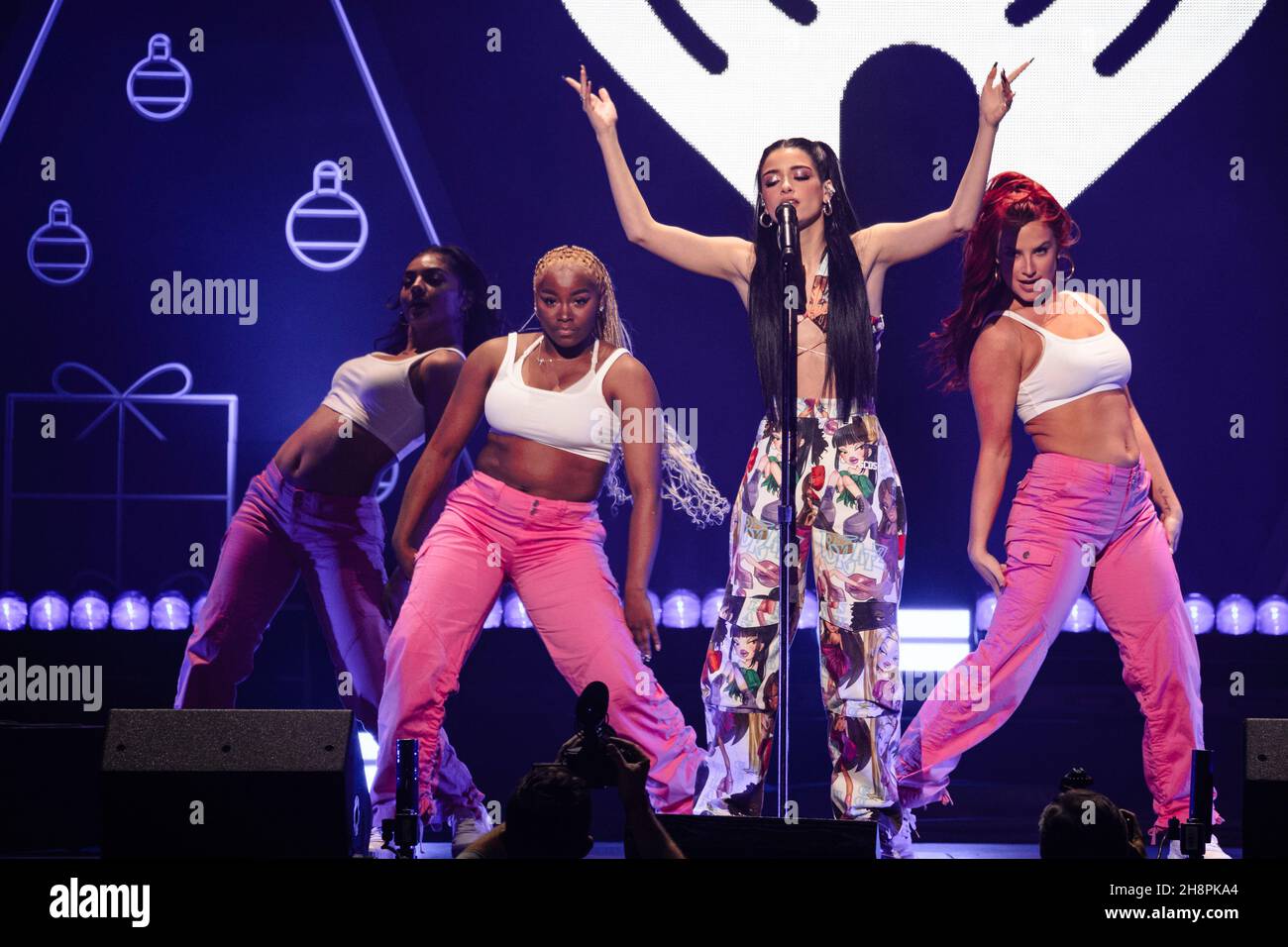 FORT WORTH, TEXAS - 30. NOVEMBER: Dixie D'Amelio tritt während des Jingle Ball 2021 von KISS FM auf der Bühne von iHeartRadio 106,1 auf, präsentiert von Capital One in der Dickies Arena am 30. November 2021 in Fort Worth, Texas. Foto:Rachel Parker/imageSPACE/Sipa USA Credit: SIPA USA/Alamy Live News Stockfoto