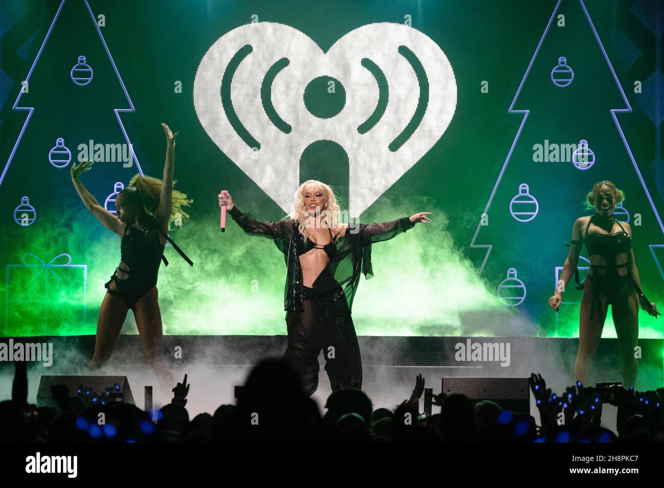 FORT WORTH, TEXAS - 30. NOVEMBER: Doja Cat tritt auf der Bühne während des Jingle Ball 2021 von iHeartRadio 106,1 von KISS FM, präsentiert von Capital One, am 30. November 2021 in Fort Worth, Texas, in der Dickies Arena auf. Foto:Rachel Parker/imageSPACE/Sipa USA Credit: SIPA USA/Alamy Live News Stockfoto