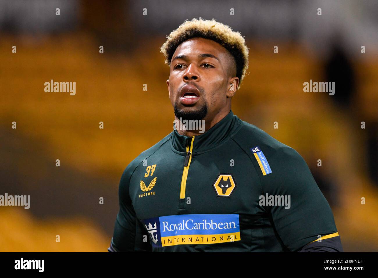 Adama Traore #37 von Wolverhampton Wanderers, die sich vor der aufwärmen Spiel Stockfoto