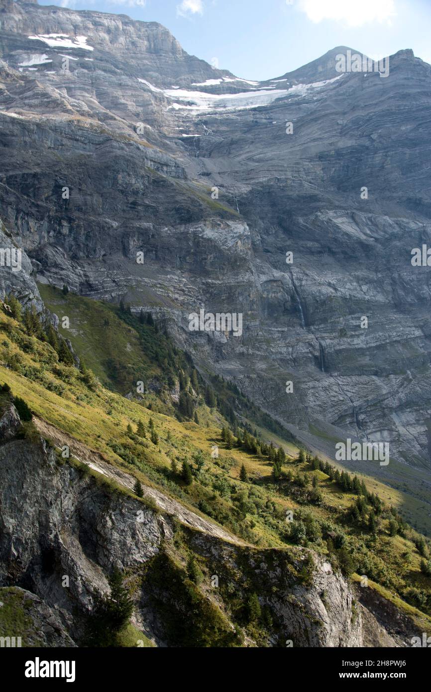 Blick in den Creux de CHAMP, ein imposanter Talkessel oberhalb von Les Diablerets in den Waadtländer Alpen, Schweiz Stockfoto