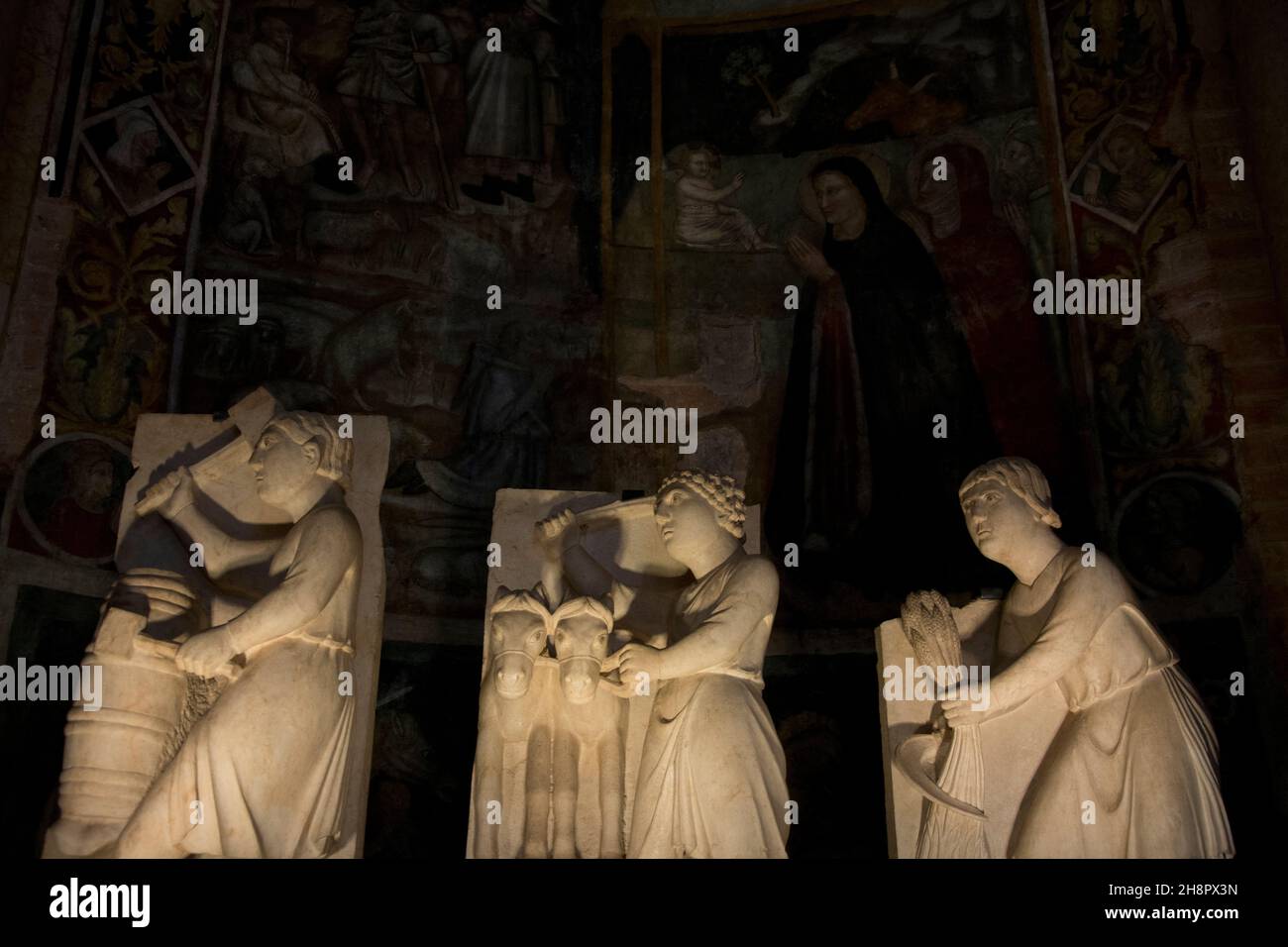 Im Inneren des berühmten Baptisteriums von Parma Stockfoto