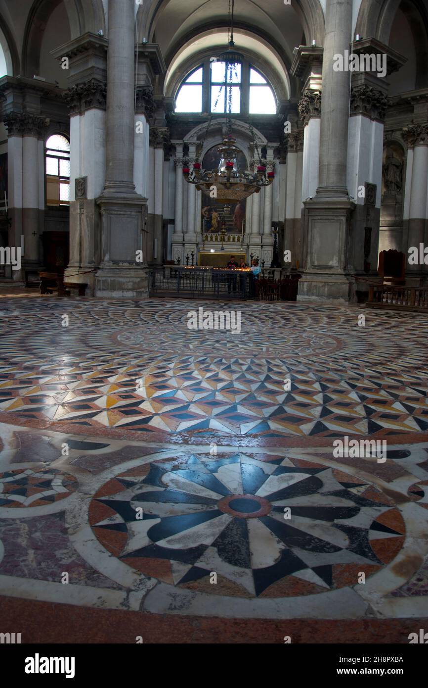 Santa Maria della Salute, berühmte barocke Kuppelkirche in Venedig Stockfoto