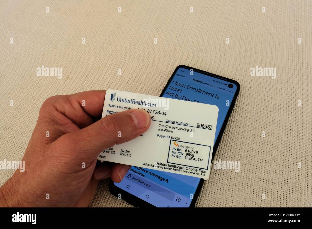 Die Krankenversicherungskarte des United Healthcare Providers wird als Deckungsnachweis für die Sicherung medizinischer Leistungen durch die Teilnehmer dieses Versicherungsplans verwendet. Stockfoto