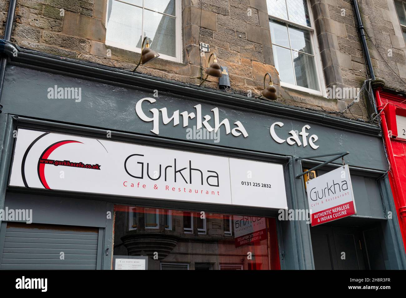 Edinburgh, Schottland - 20. Nov 2021: Die Vorderseite des Gurkha Cafés und Restaurants in Edinburgh. Stockfoto