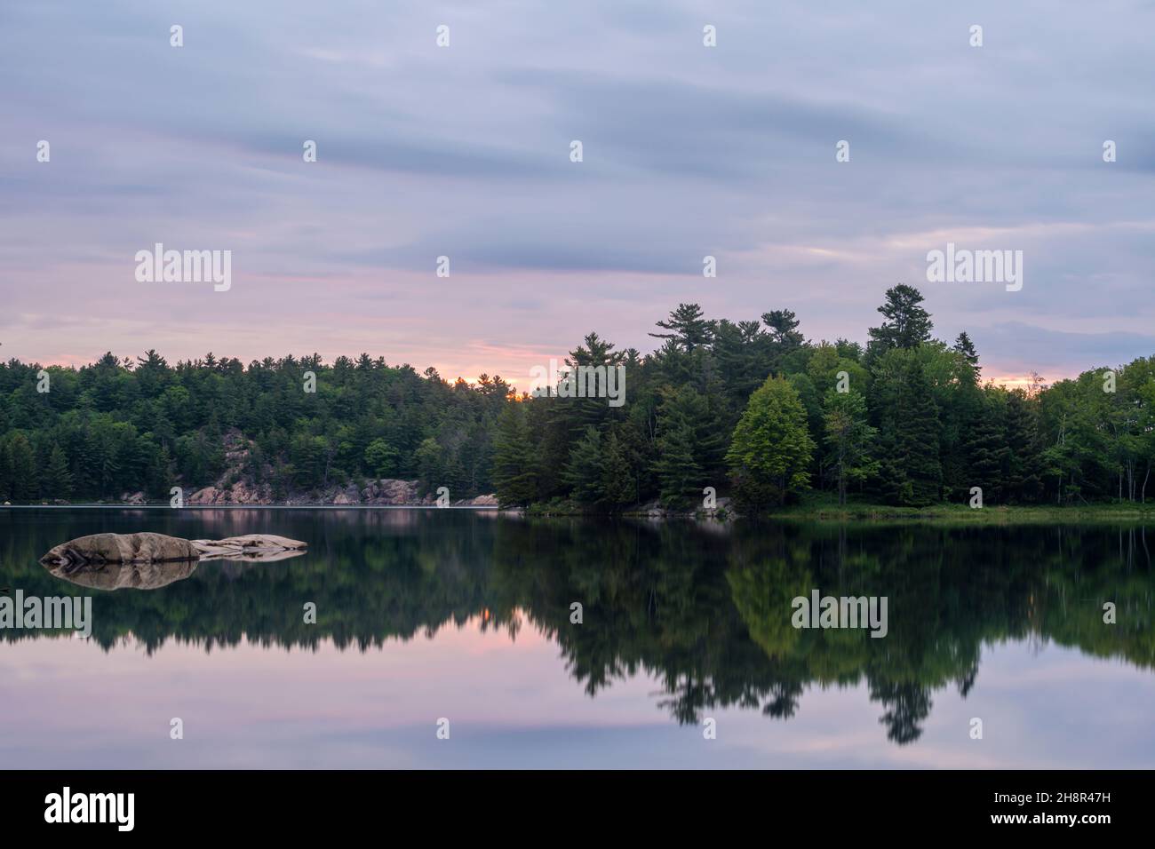 George Lake at Dawn, Killarney Provincial Park, Killarney, Ontario, Kanada Stockfoto