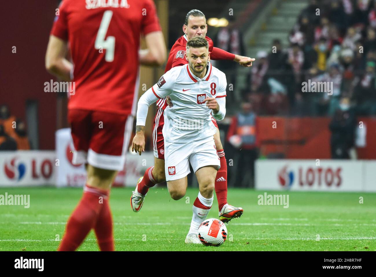 WARSCHAU, POLEN - 15. NOVEMBER 2021: QUALIFIKATIONSRUNDE DER FIFA FUSSBALL-WELTMEISTERSCHAFT 2022 IN POLEN - UNGARN 1:2 UHR. In Aktion Kamil Linetty. Stockfoto