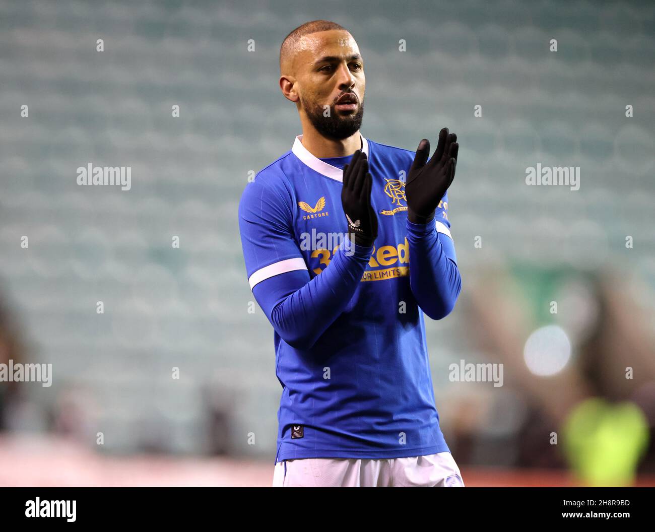 Kemar Roofe von den Rangers applaudiert den Fans nach dem letzten Pfiff während des Cinch Premiership-Spiels zwischen Hibernian und den Rangers in der Easter Road, Edinburgh. Bilddatum: Mittwoch, 1. Dezember 2021. Stockfoto