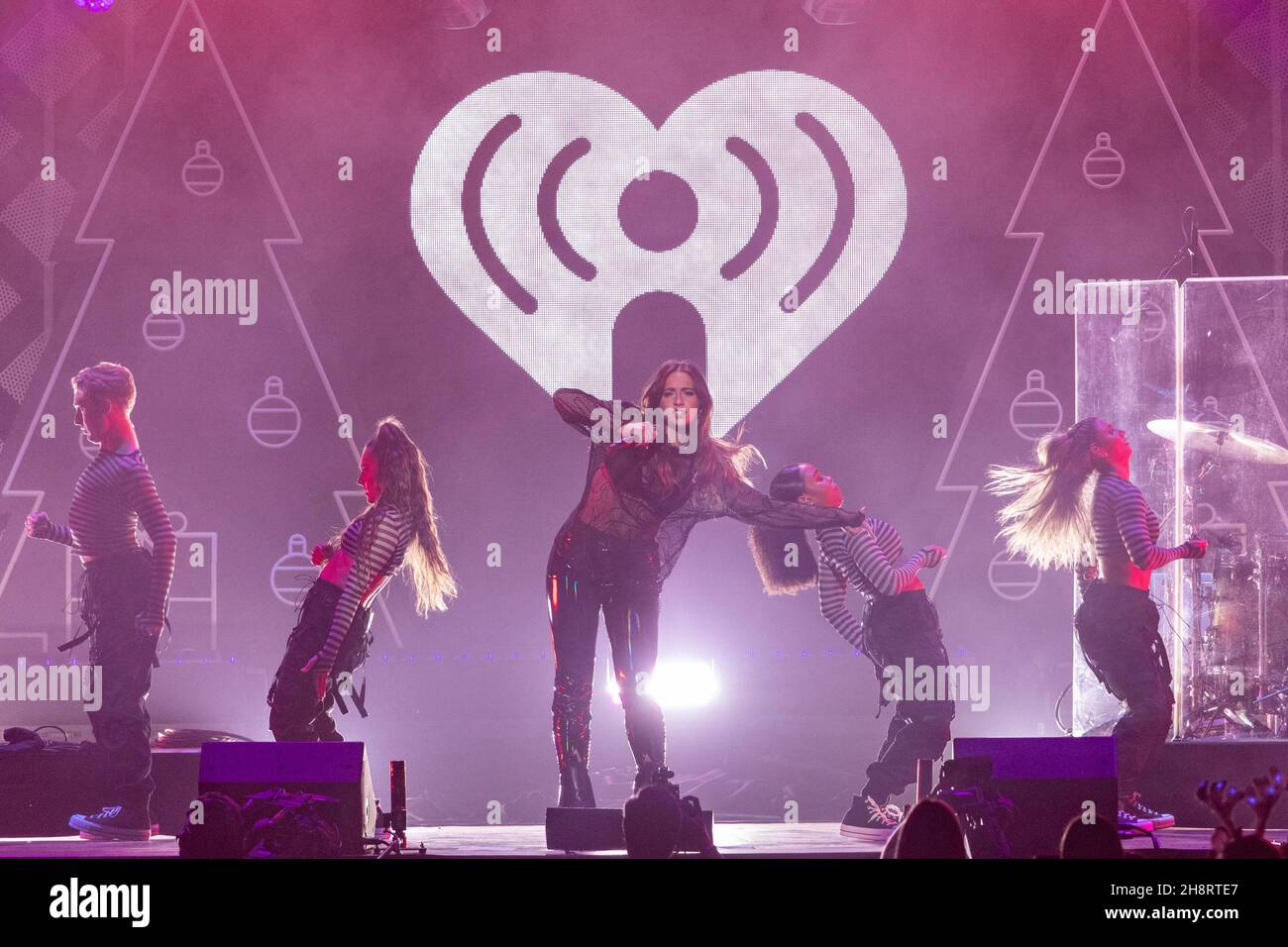 Fort Worth, USA. 30th. November 2021. Tate McRae während des 106,1 KISS FM Jingle Ball am 30. November 2021 in der Dickies Arena in Fort Worth, Texas (Foto: Daniel DeSlover/Sipa USA) Quelle: SIPA USA/Alamy Live News Stockfoto