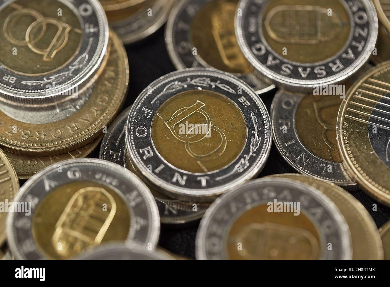 Viele Münzen 100 Ungarische Forint Stockfoto