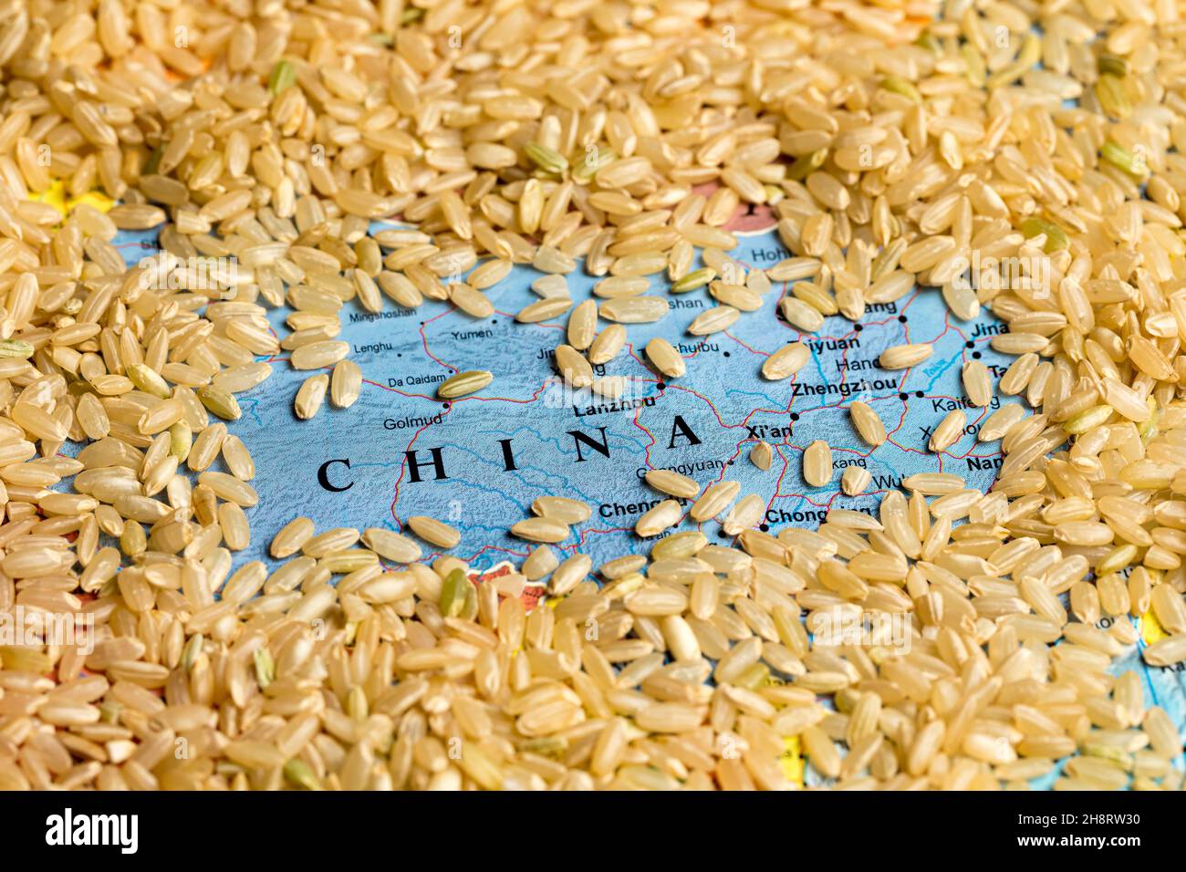 Karte von China umgeben von Reis. Reisanbau, Angebot und Nachfrage Konzept Stockfoto