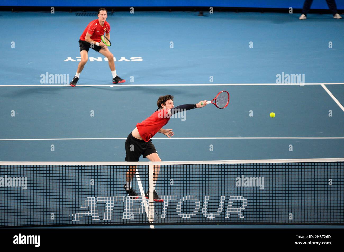 SYDNEY, AUSTRALIEN - 07. JANUAR: Der Belgier Sander Gille verpasst am fünften Tag des Doppelmatches der Gruppe C beim ATP Cup Tennis 2020 in der Ken Rosewall Arena am 07. Januar 2020 in Sydney, Australien, einen Volley. Stockfoto