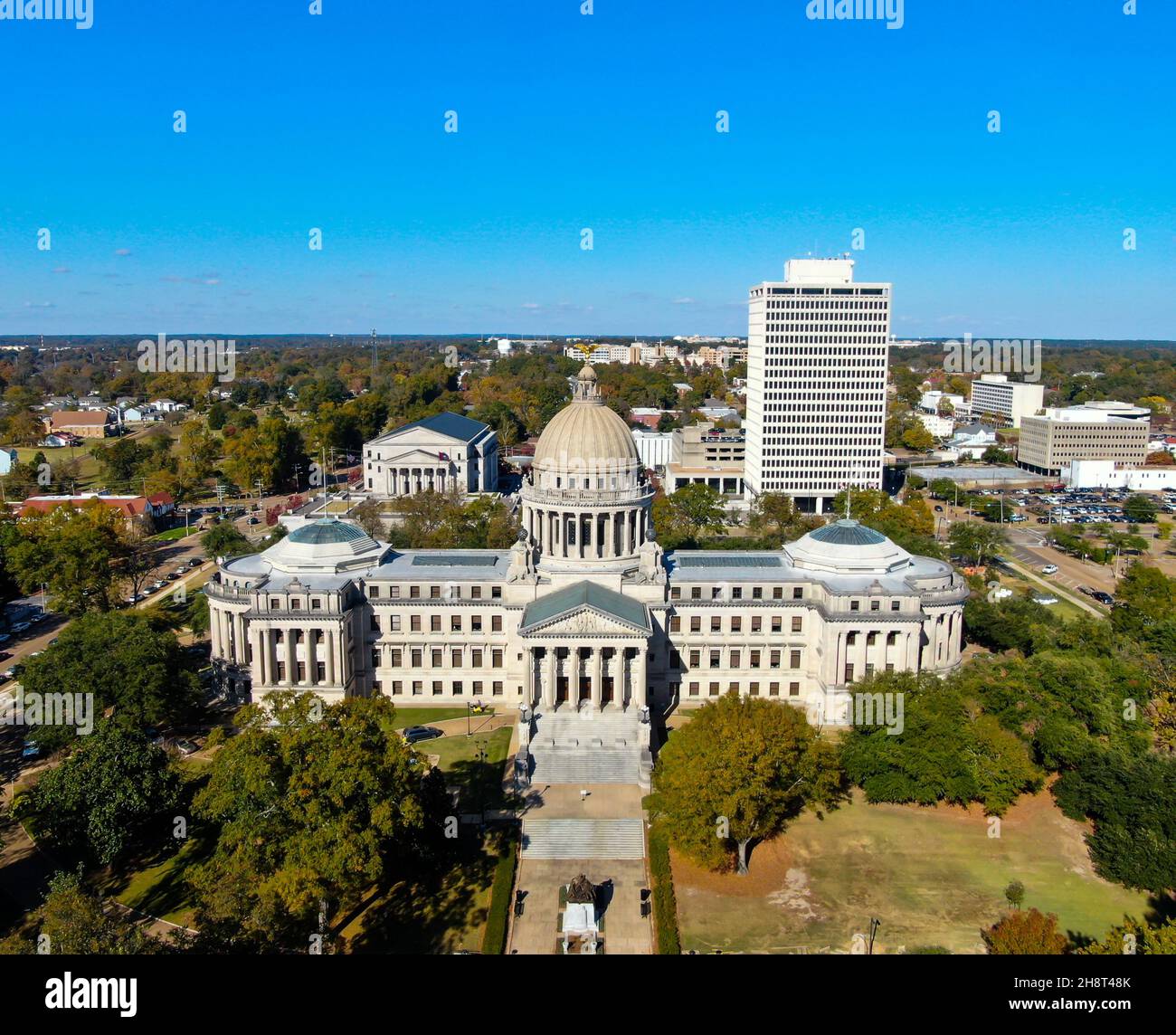 Jackson, MS - 16. Oktober 2021: Das Mississippi State Capitol Building in der Innenstadt von Jackson, MS Stockfoto