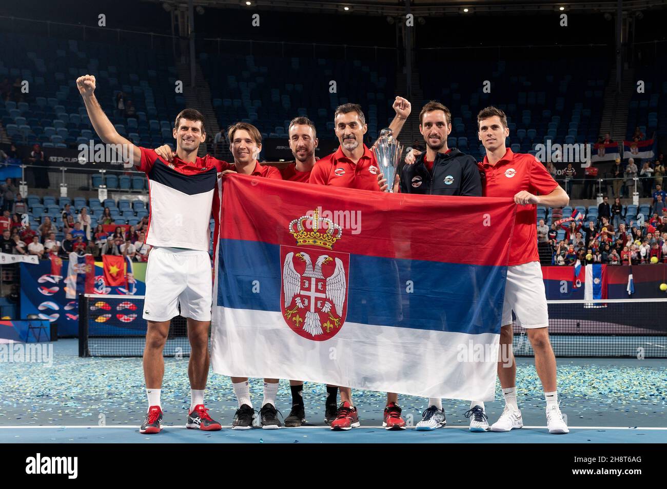 SYDNEY, AUSTRALIEN - 12. JANUAR: Das serbische Team feiert am 12. Januar 2020 in Sydney, Australien, mit der Siegertrophäe beim ATP Cup Tennis 2020 in der Ken Rosewall Arena. Stockfoto