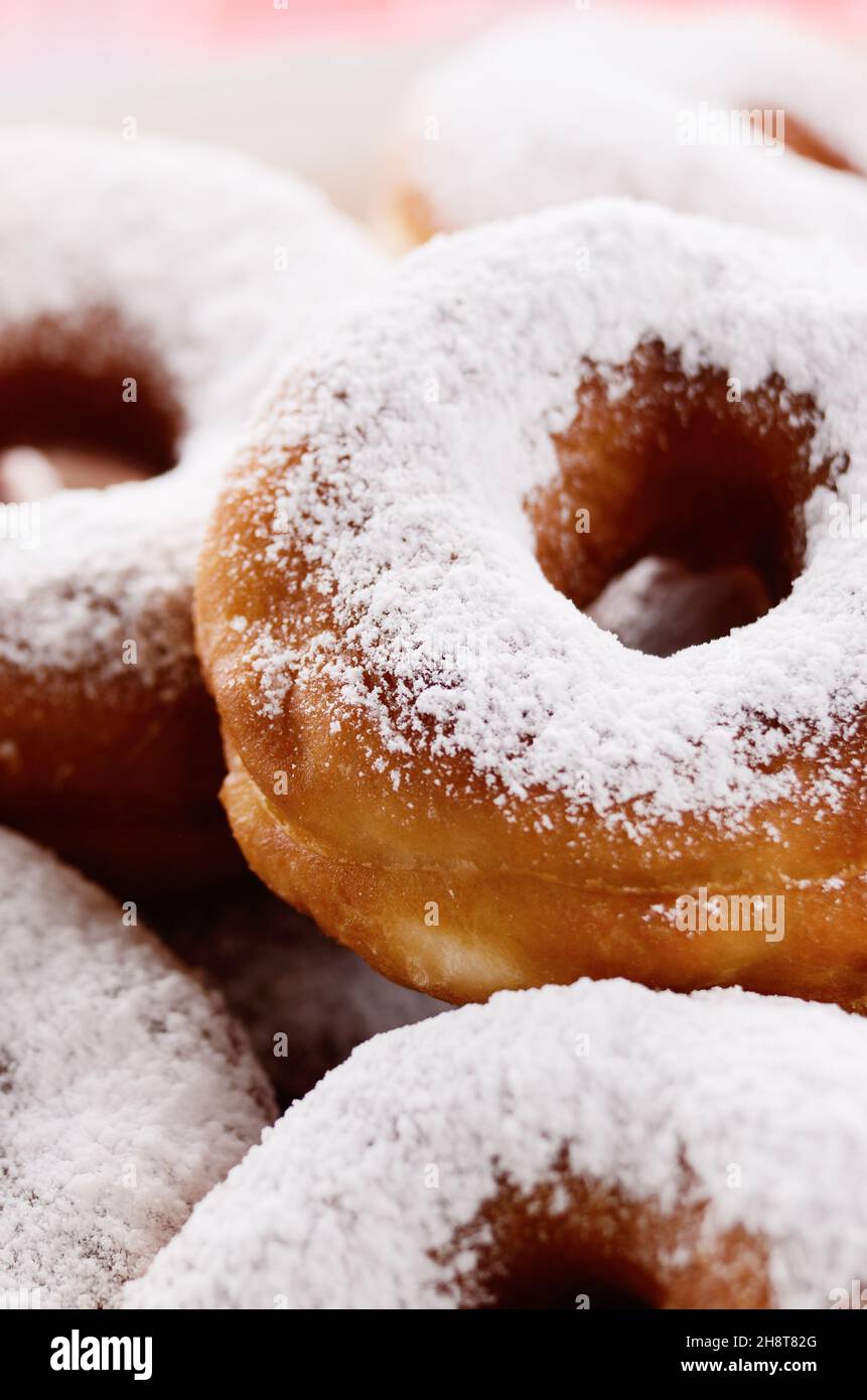 Puderzucker knusprige Donuts closeup Stockfoto