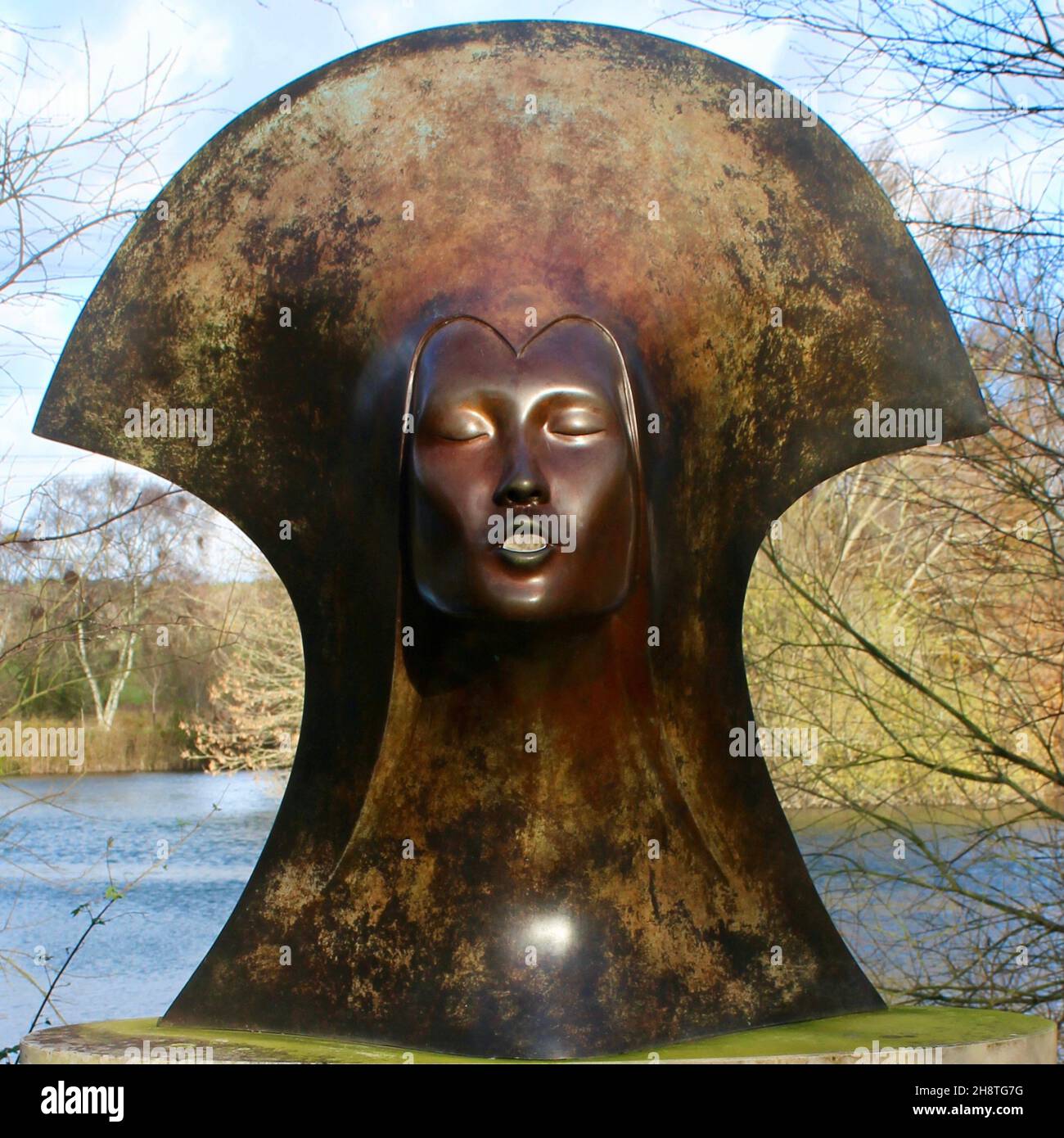 Whispering Spirit von Simon gudgeon - künstlerische Skulpturen aus dem stimmungsvollen Dorchester Sculpture Park - einen Besuch wert. Stockfoto